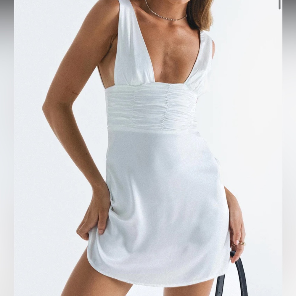 White silk dress 🤍